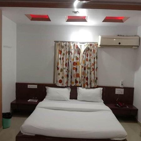Hotel Rajdhani Hālol Exteriör bild